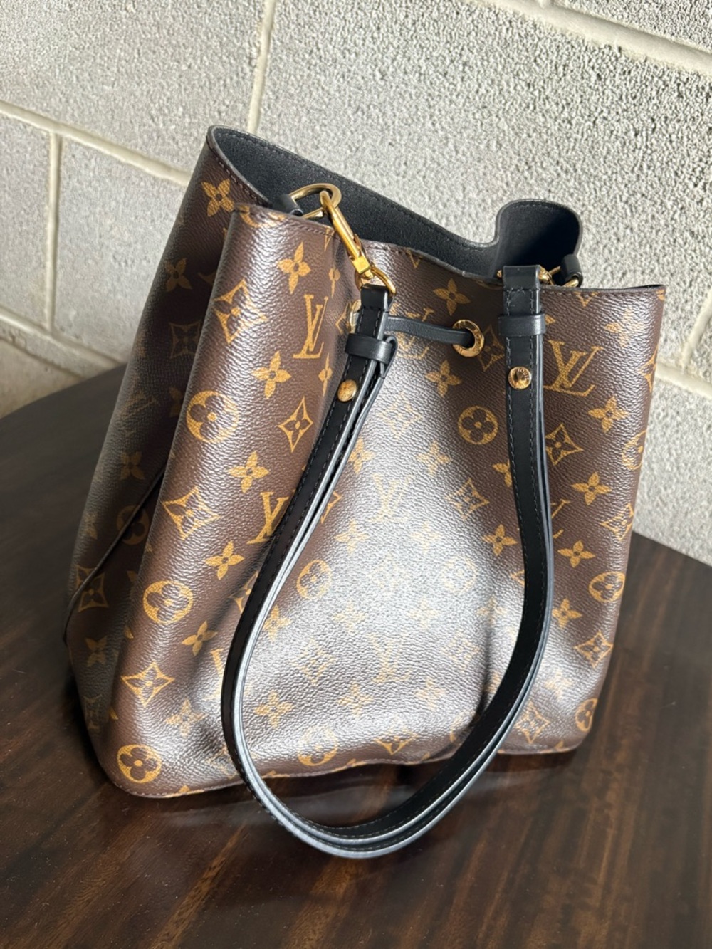 Louis Vuitton Brown Monogram Drawstring Bucket Bag w/ Black Strap Authenticated - Picture 2 of 10